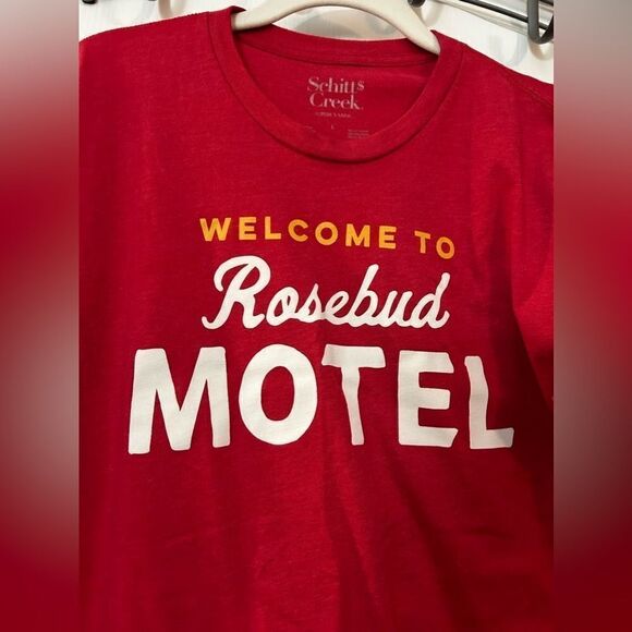 Schitt's Creek Welcome To Rosebud Motel Graphic Print T-Shirt Red Size Large - Picture 3 of 9
